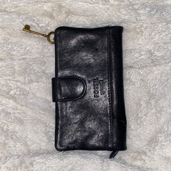 Fossil wallet, barely used, great condition. - Picture 3 of 3